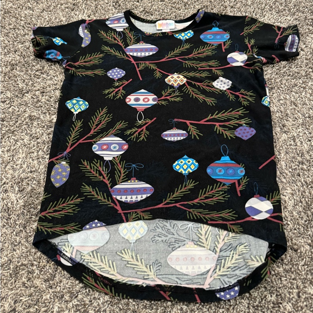 Lularoe black ornament t-shirt size 6